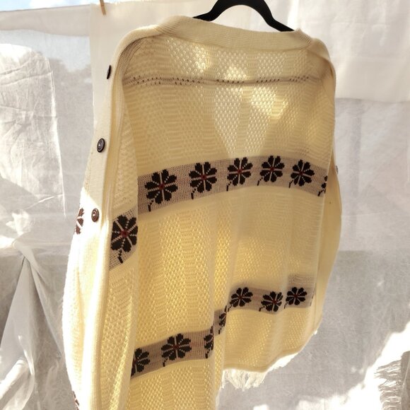 Baltic Cream Knit Cape - Picture 4 of 8